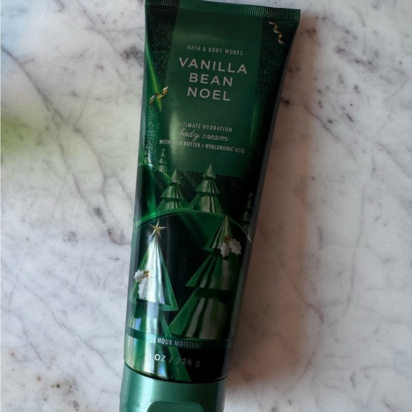 Bath & Body Works Vanilla Bean Noel Body Wash and Lotion Bundle - NEW - Picture 5 of 6